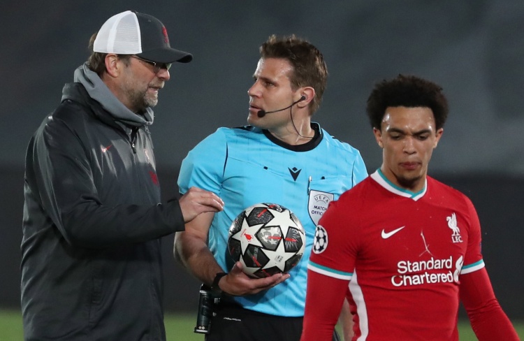 北德容传人！官方：迭戈·戈麦斯对维尔茨的犯规未使用过度力量，非红牌犯规（官方判定：迭戈-戈麦斯对维尔茨的犯规未属过度用力，不达红牌标准）