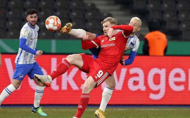 对手整场都被他点名单打（对手整场遭他点名单吃）