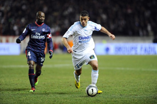 里程碑，海港中场徐新已为中国俱乐部出战200场比赛（徐新达成里程碑：代表中国俱乐部出战满200场）