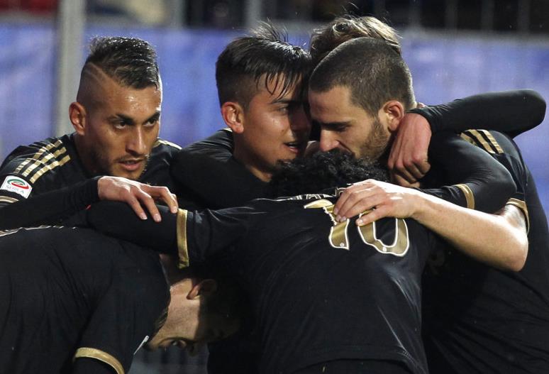 恩佐：蓝军是英超和欧冠有力竞争者；希望阿根廷能卫冕世界杯（恩佐：切尔西有实力冲击英超与欧冠，盼阿根廷卫冕世界杯）