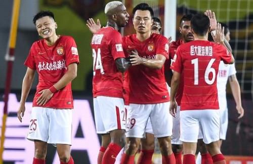 满是惊喜！拉菲尼亚生日当天，妻子给他送了一辆房车（生日惊喜连连：拉菲尼亚获妻子赠送房车）